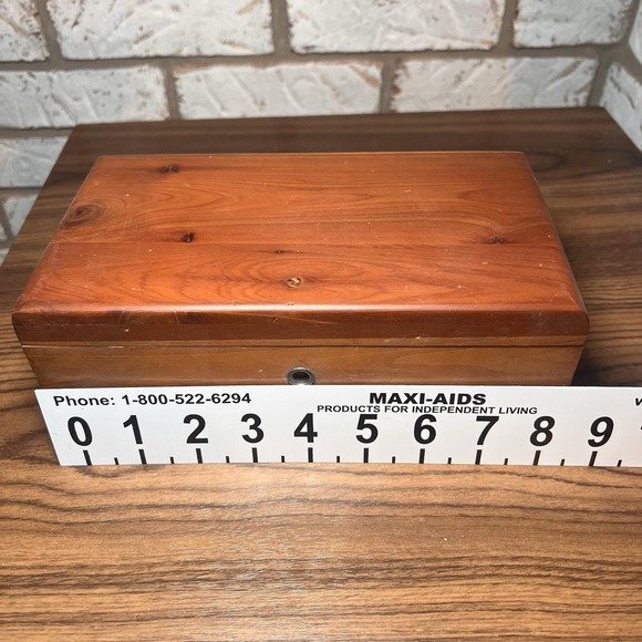 Vintage Lane Cedar Dresser Jewelry Trinket Chest - No Key 9" x 4" x 4" - Picture 3 of 7